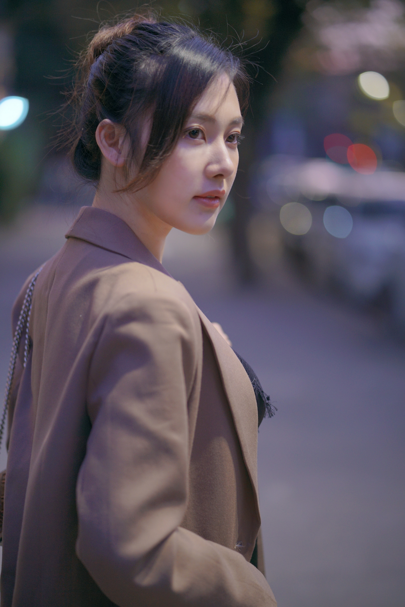 95后美女演员孙若淇最新街拍太有气质了