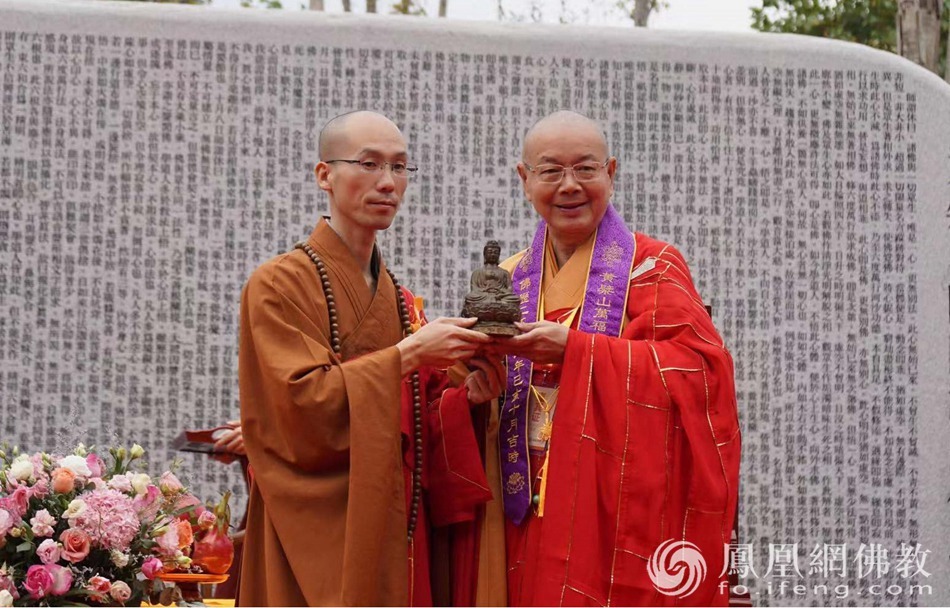 黄檗山万福寺举行"定明法师荣膺福清黄檗山万福寺方丈升座庆典法会"