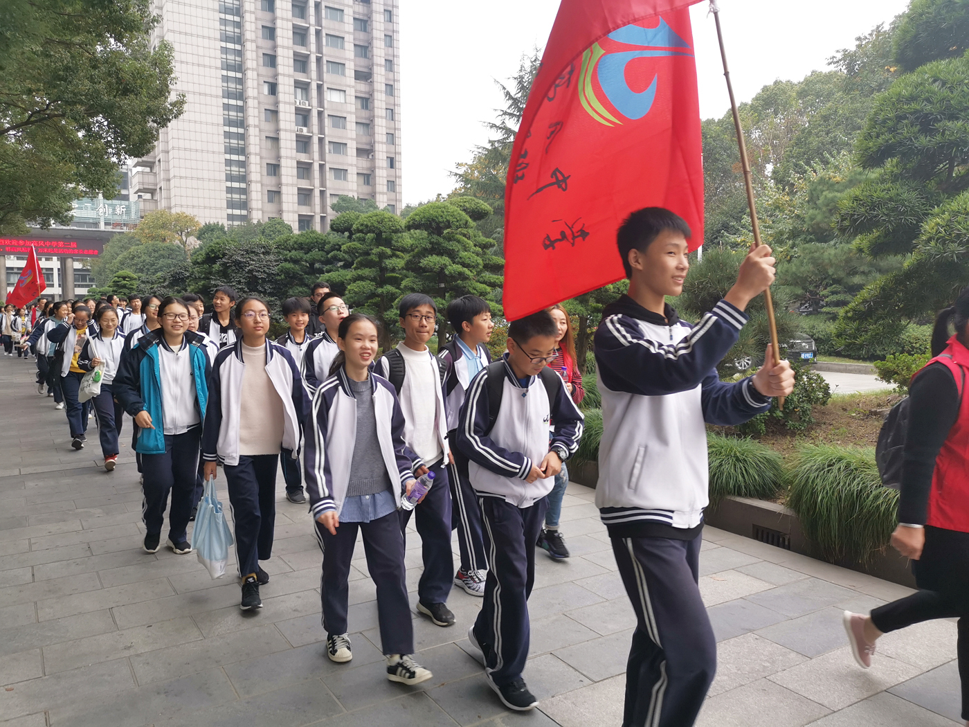 青春勵志行餘姚市高風中學舉行第二屆萬米勵志遠足活動