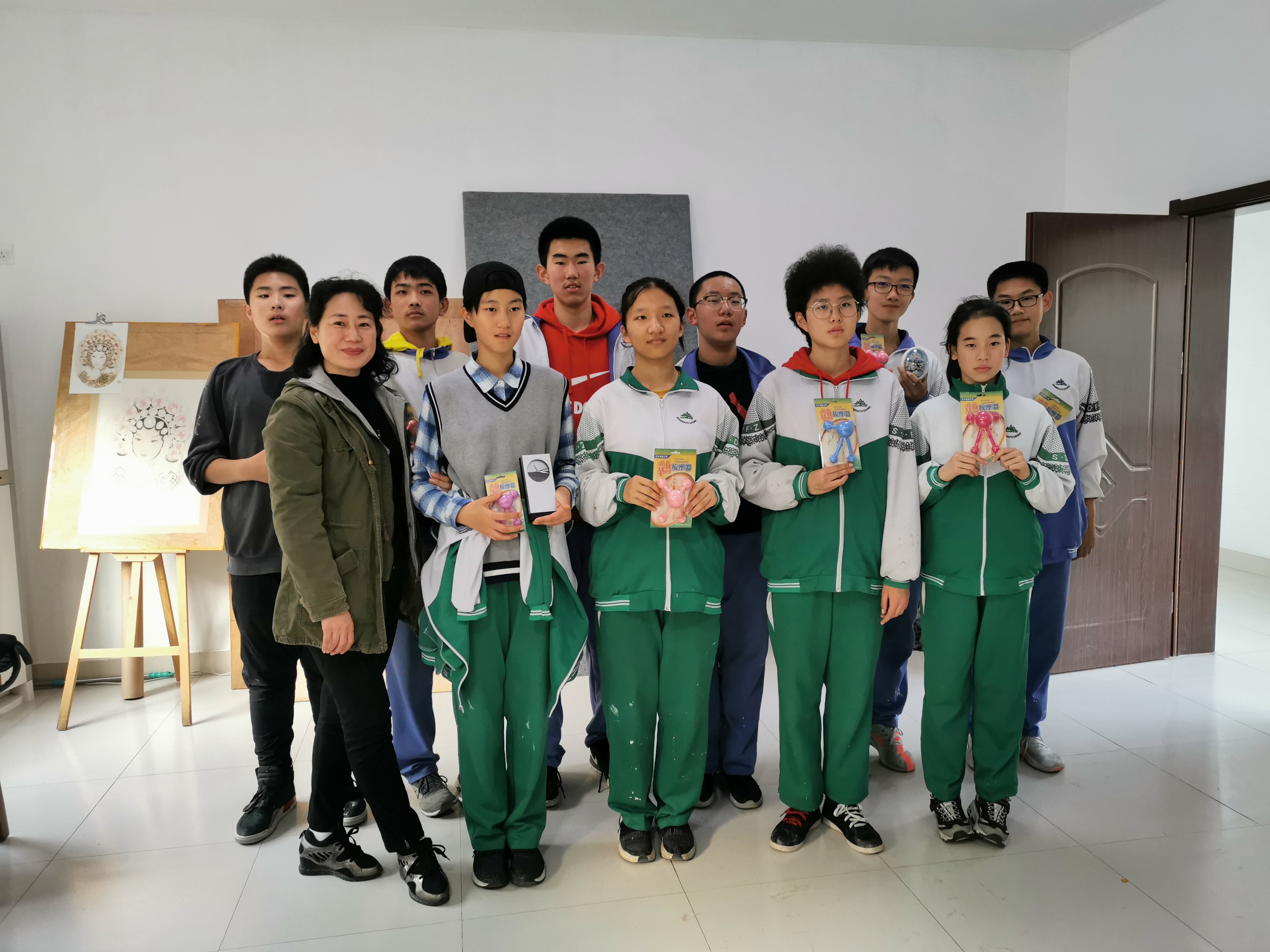 山东大学附中给树木穿上"冬装"__凤凰网