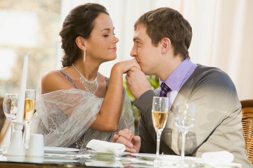 怎么求婚比较浪漫?求婚跪地姿势,几个方法教你如何求婚