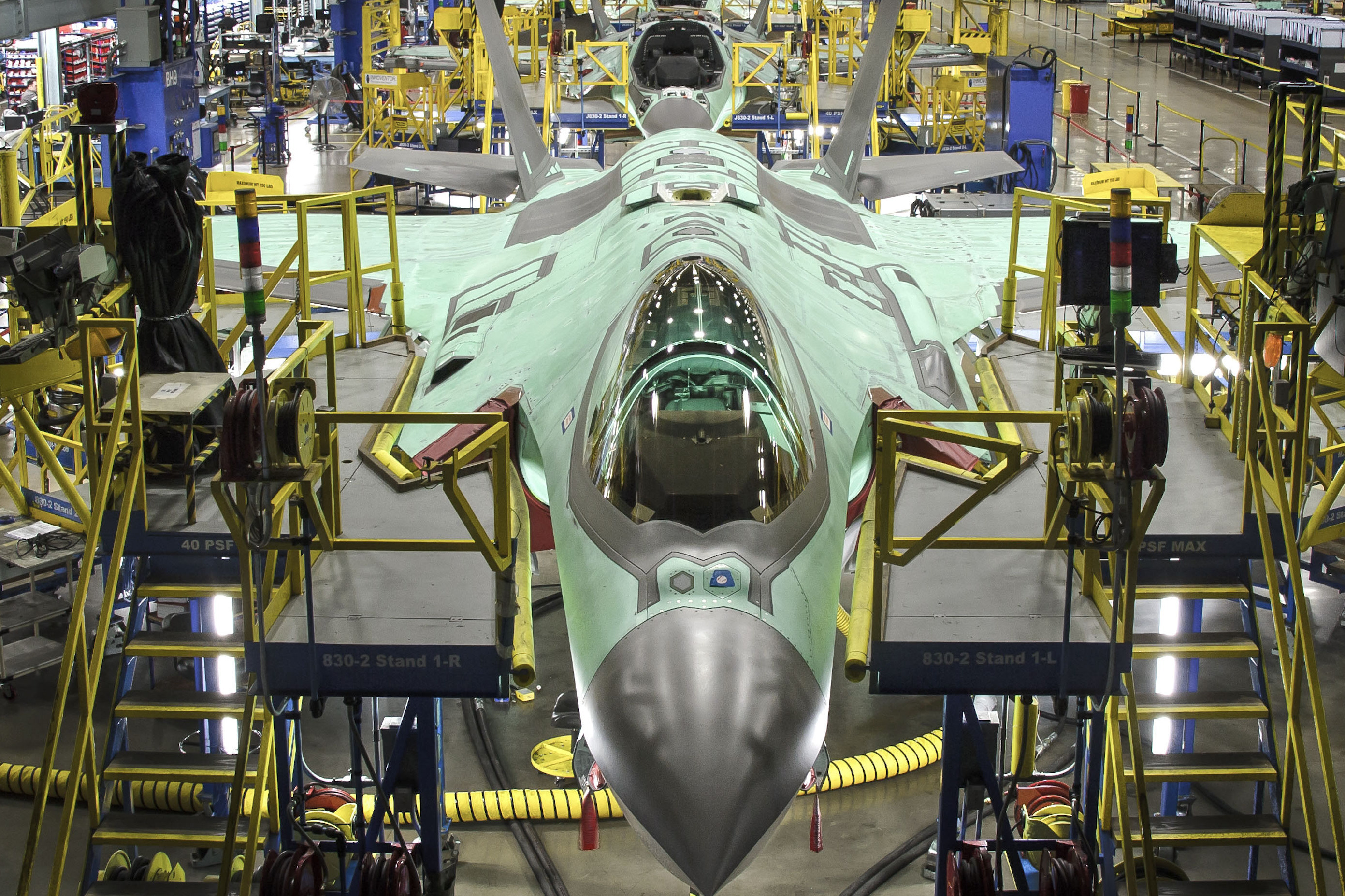 F16生产线图片