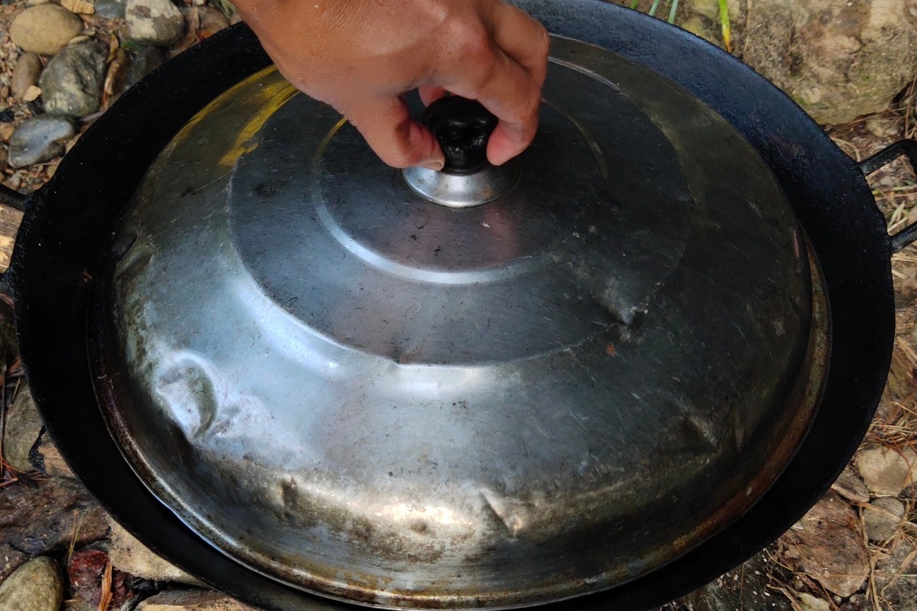 农村土鸡要用最简单的方法做才美味,肉嫩汤鲜,揭开锅盖那刻真香