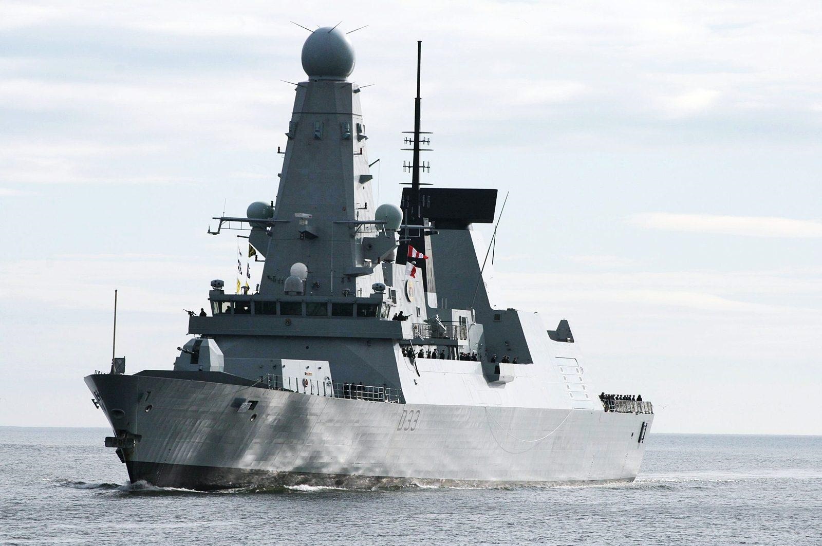 打开凤凰新闻,查看更多高清图片英国勇敢级导弹驱逐舰采用全电推进