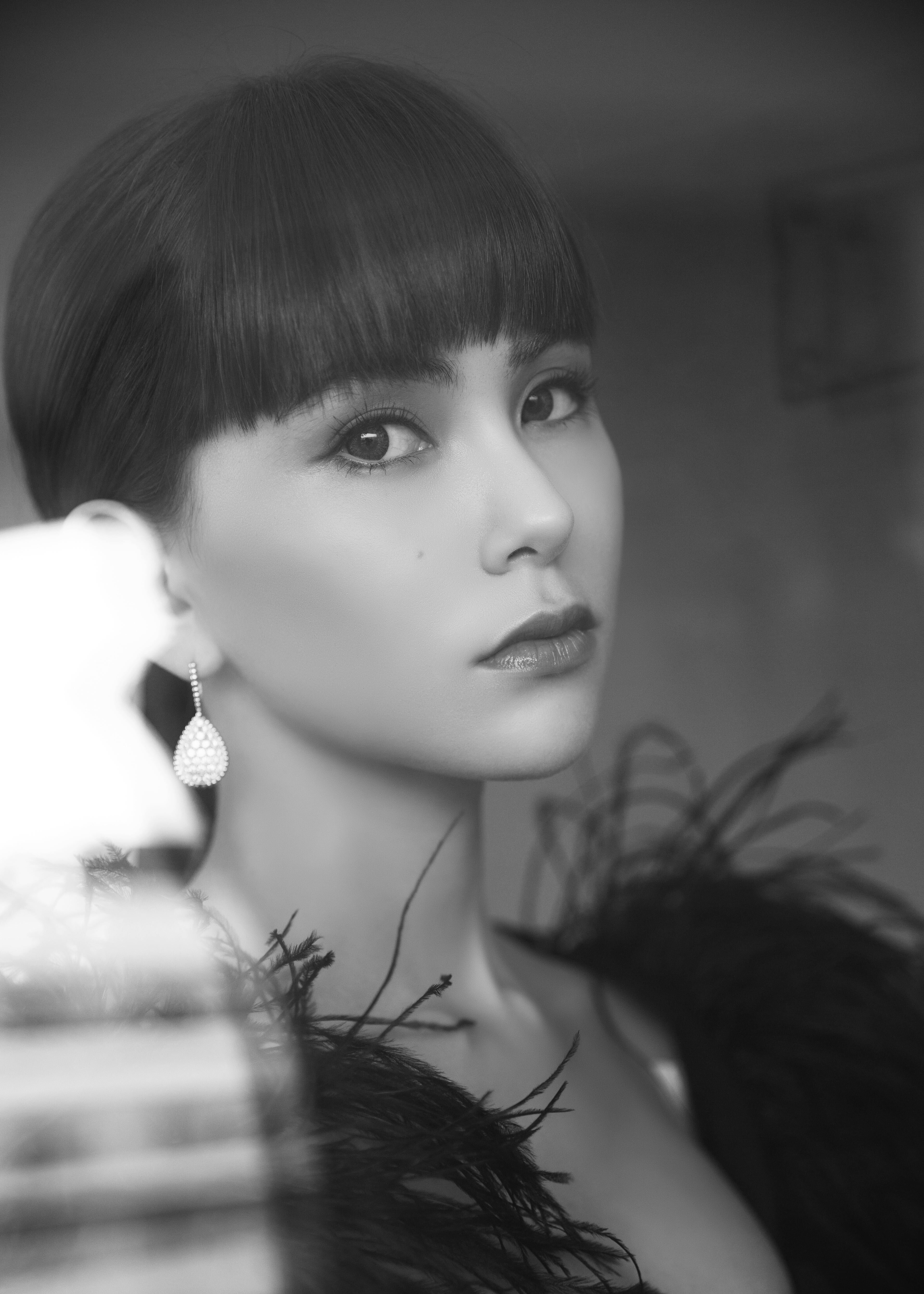 昆凌佩戴boucheron宝诗龙珠宝出席海南岛国际电影节开幕式_凤凰网时尚