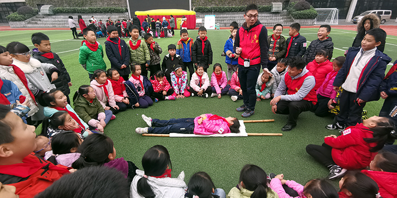 教育远航 安全护航—红岩小学开展体验式安全教育活动