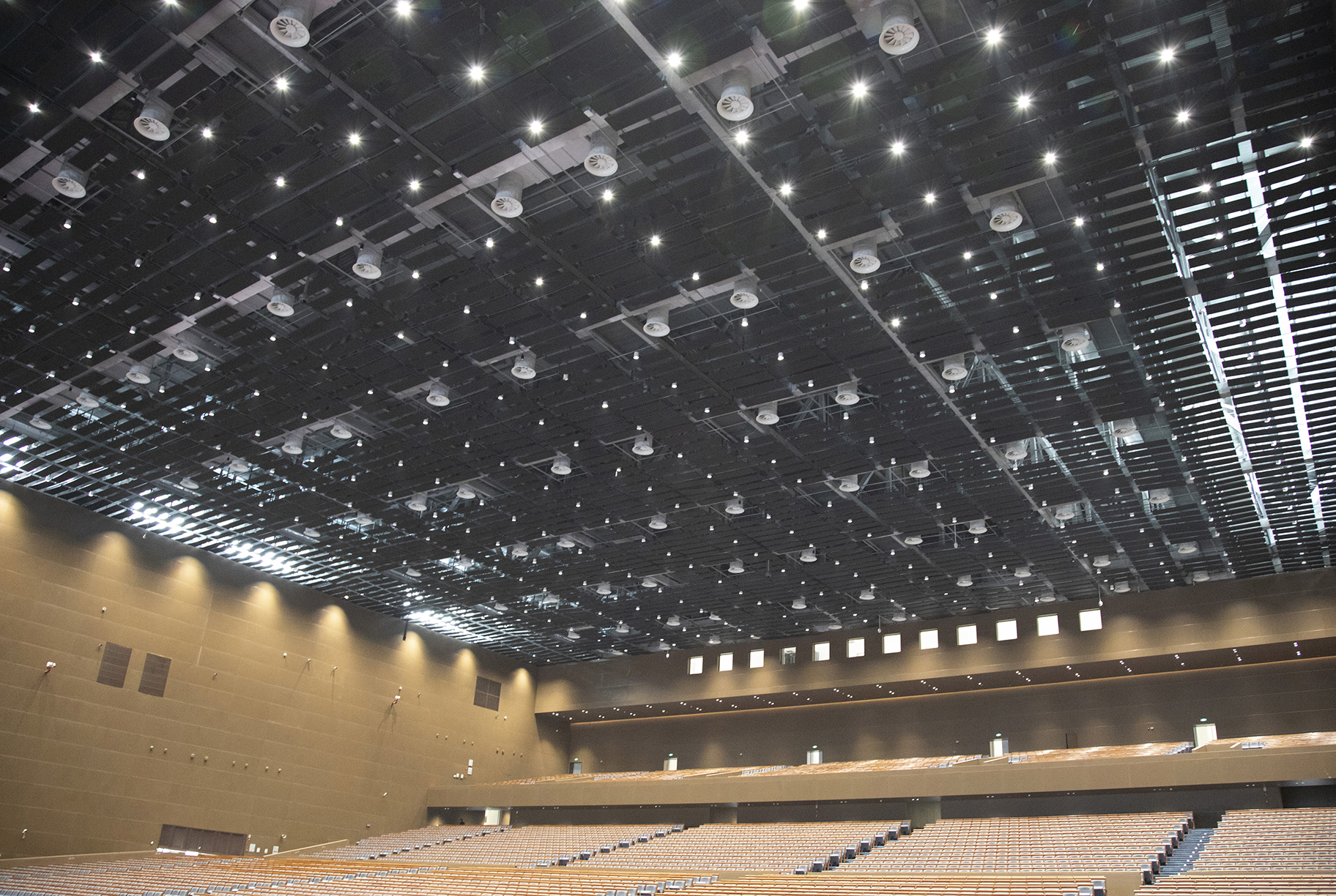 走进第28届中国金鸡百花电影节颁奖典礼的主会场——厦门海峡大剧院