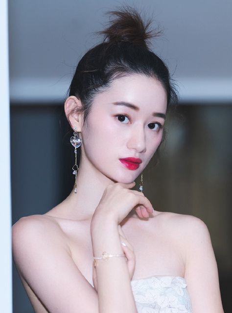 女演员郭晓婷优雅浪漫时尚写真