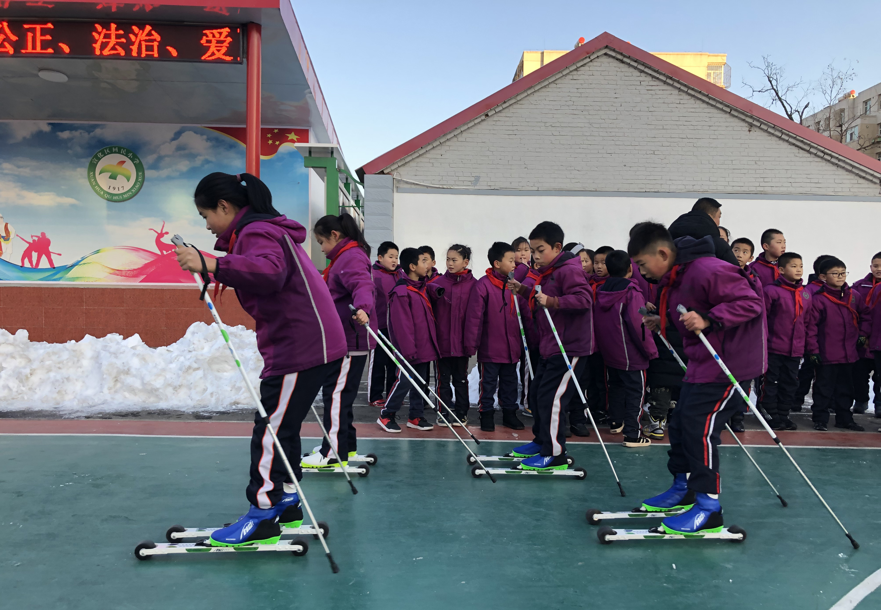 张家口滑轮运动进校园学生普及推广活动有序开展__凤凰网