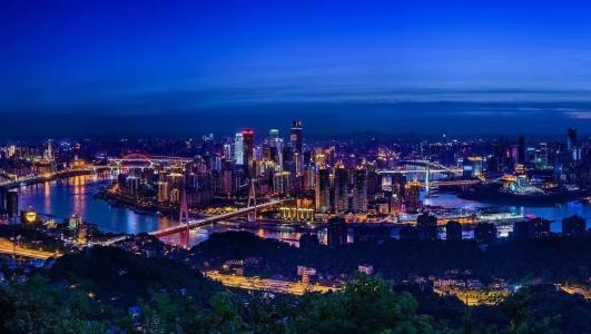 观山城夜景,站红星亭上,俯看两江美景,山城新貌的枇杷山公园