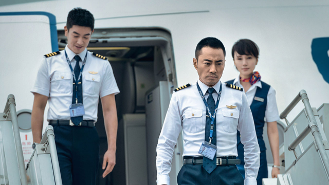 敬畏责任热爱蓝天三分钟速看中国机长万米高空险情