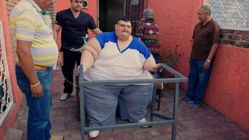 吉尼斯纪录上世界最胖的男人,在现实生活中,太难了__凤凰网