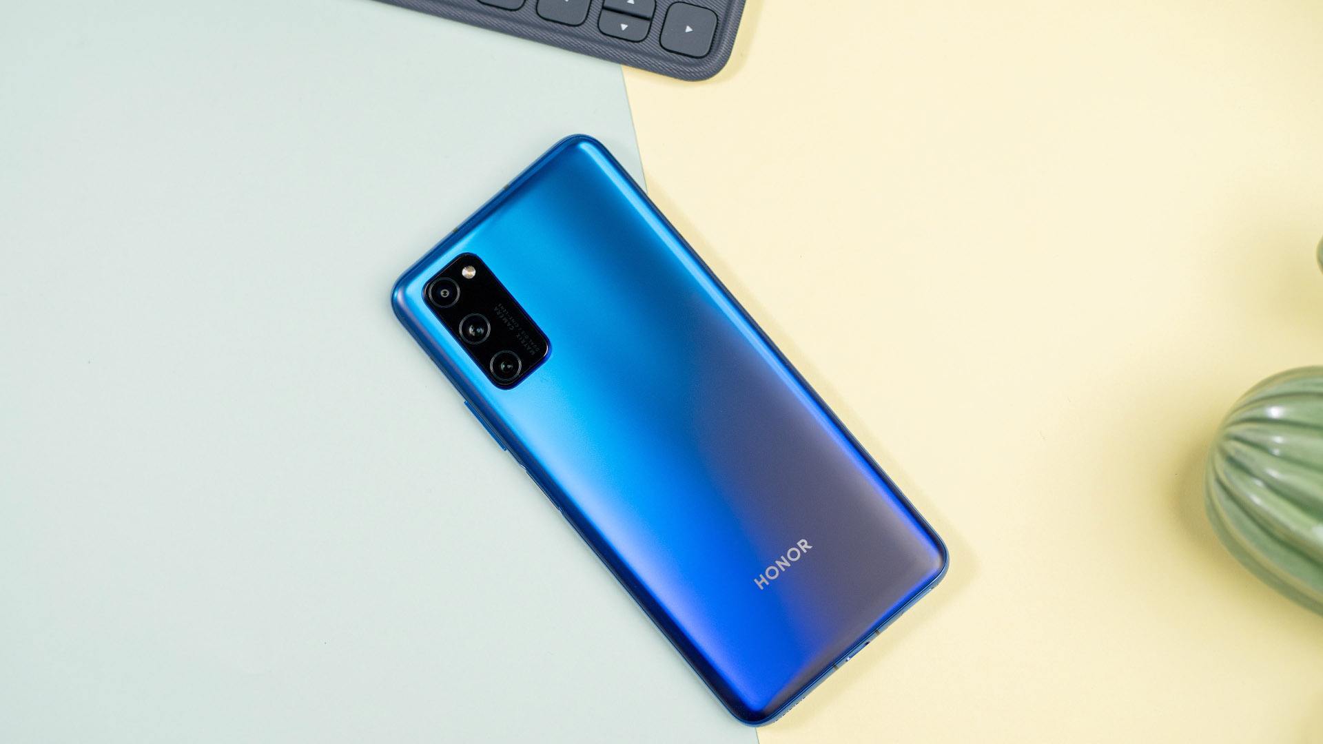 卢伟冰表示,redmi k30采用全新挖孔屏技术!网友:言过其实!