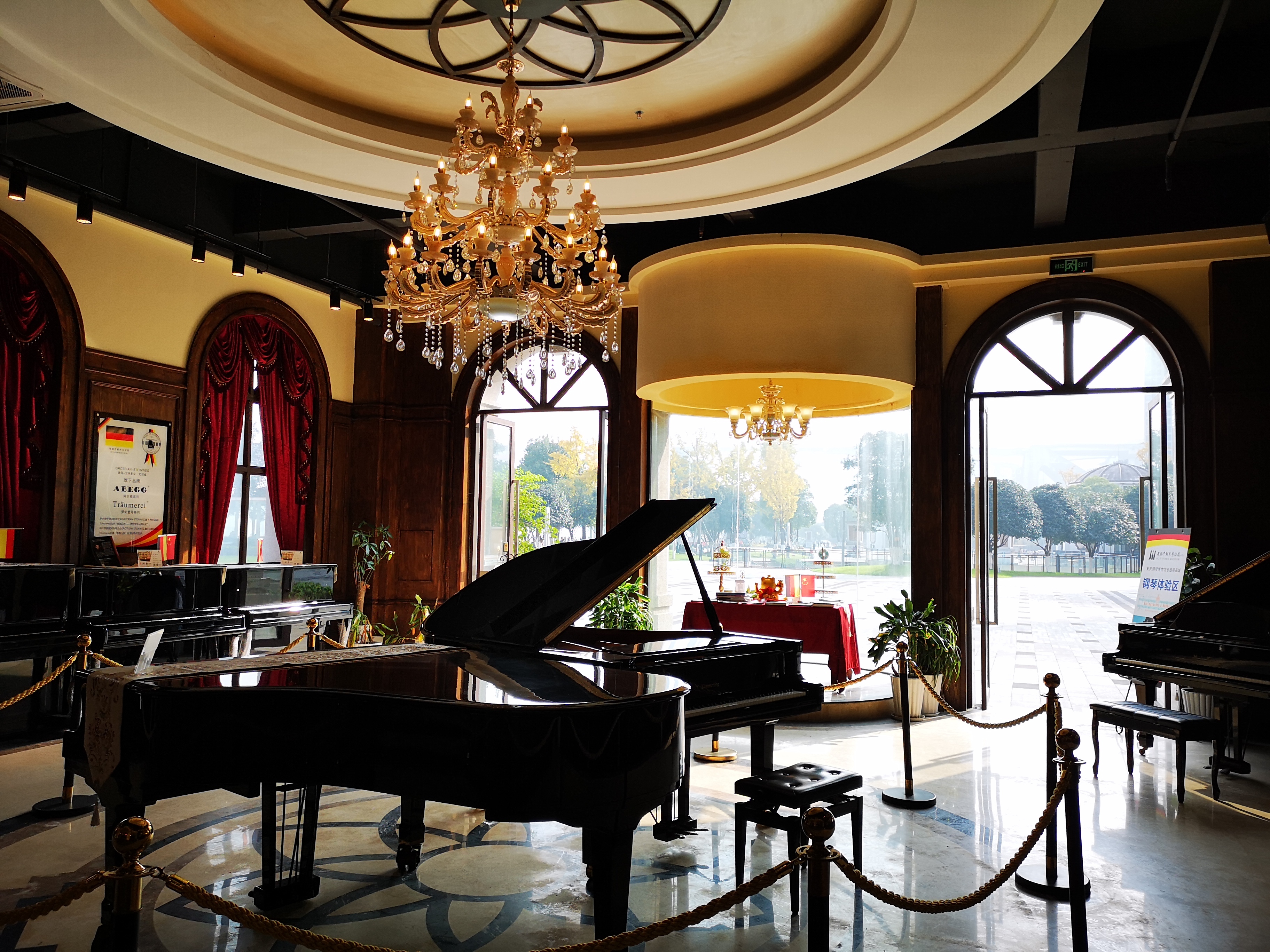 博物馆,都成为了网红打卡地,比如位于九龙滨江10栋的重庆钢琴博物馆