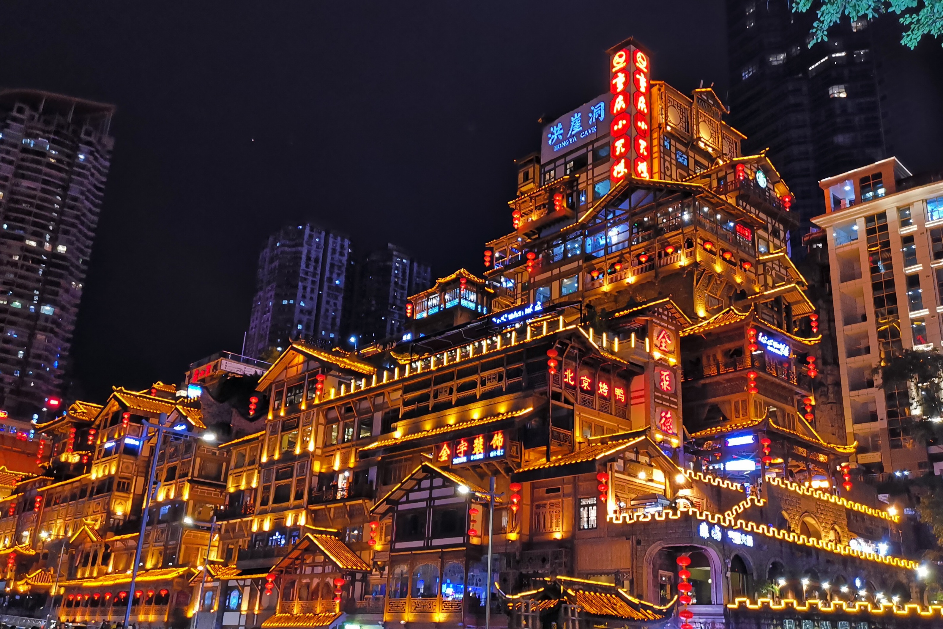 依山沿江巴渝传统建筑吊脚楼群洪崖洞2