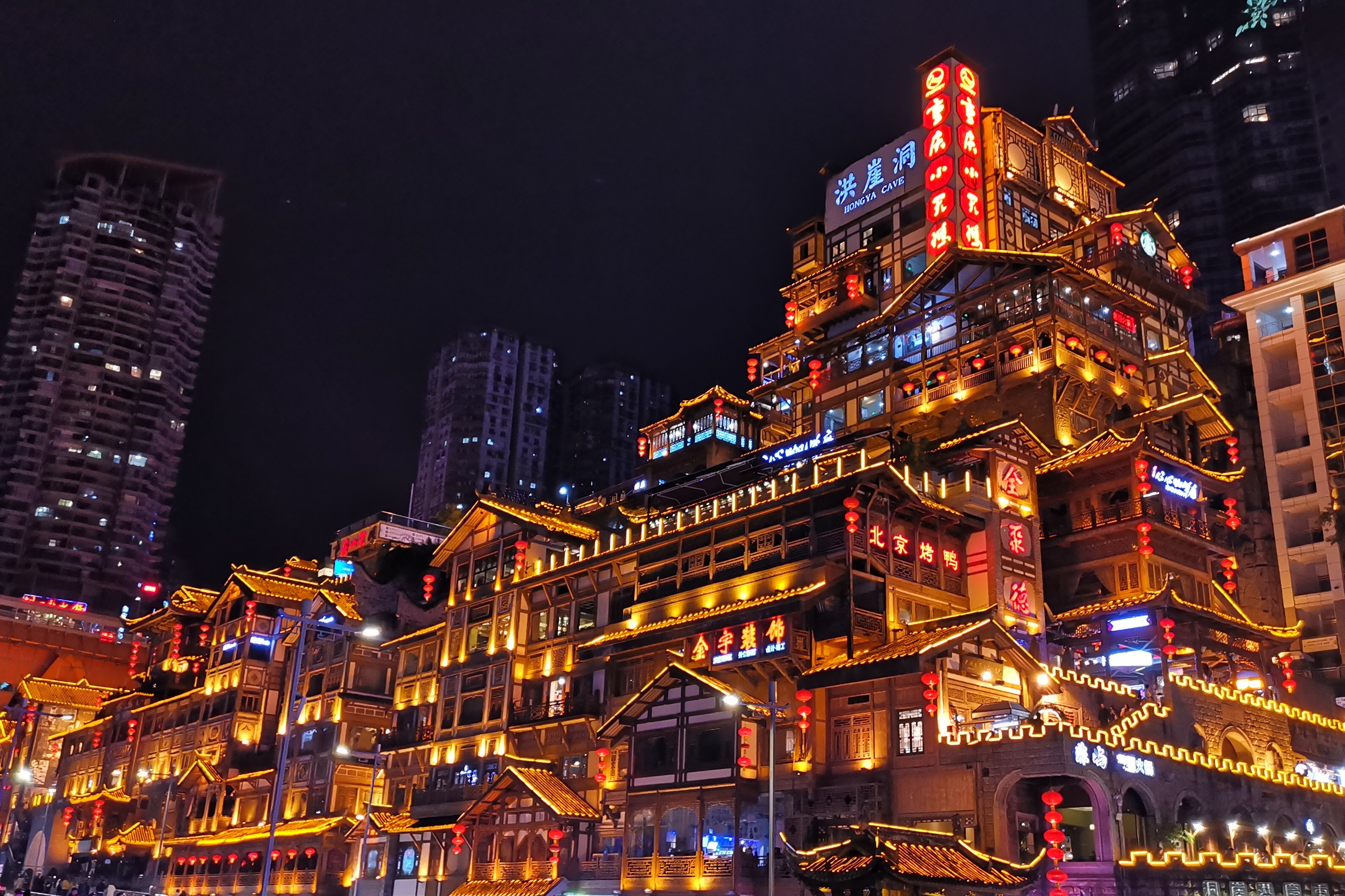 依山沿江巴渝传统建筑吊脚楼群洪崖洞1