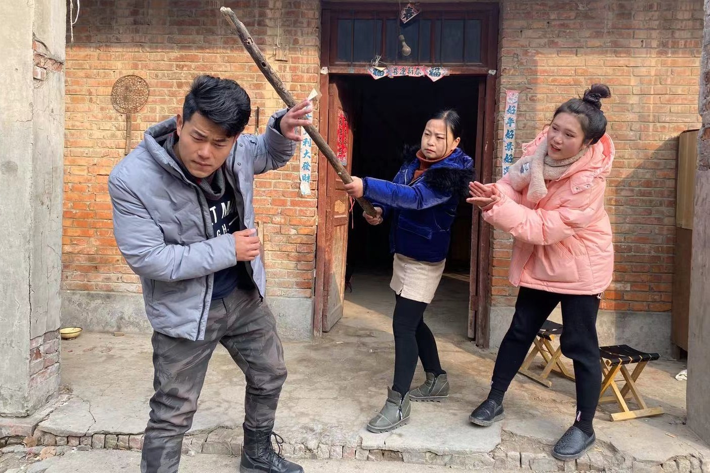 倒插门丈夫送外卖妻子嫌弃提离婚不料丈夫意外继承百万股份