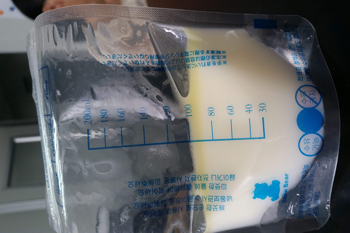 这个快速的母乳解冻方法,可以最大限度的保证母乳营养不被破坏