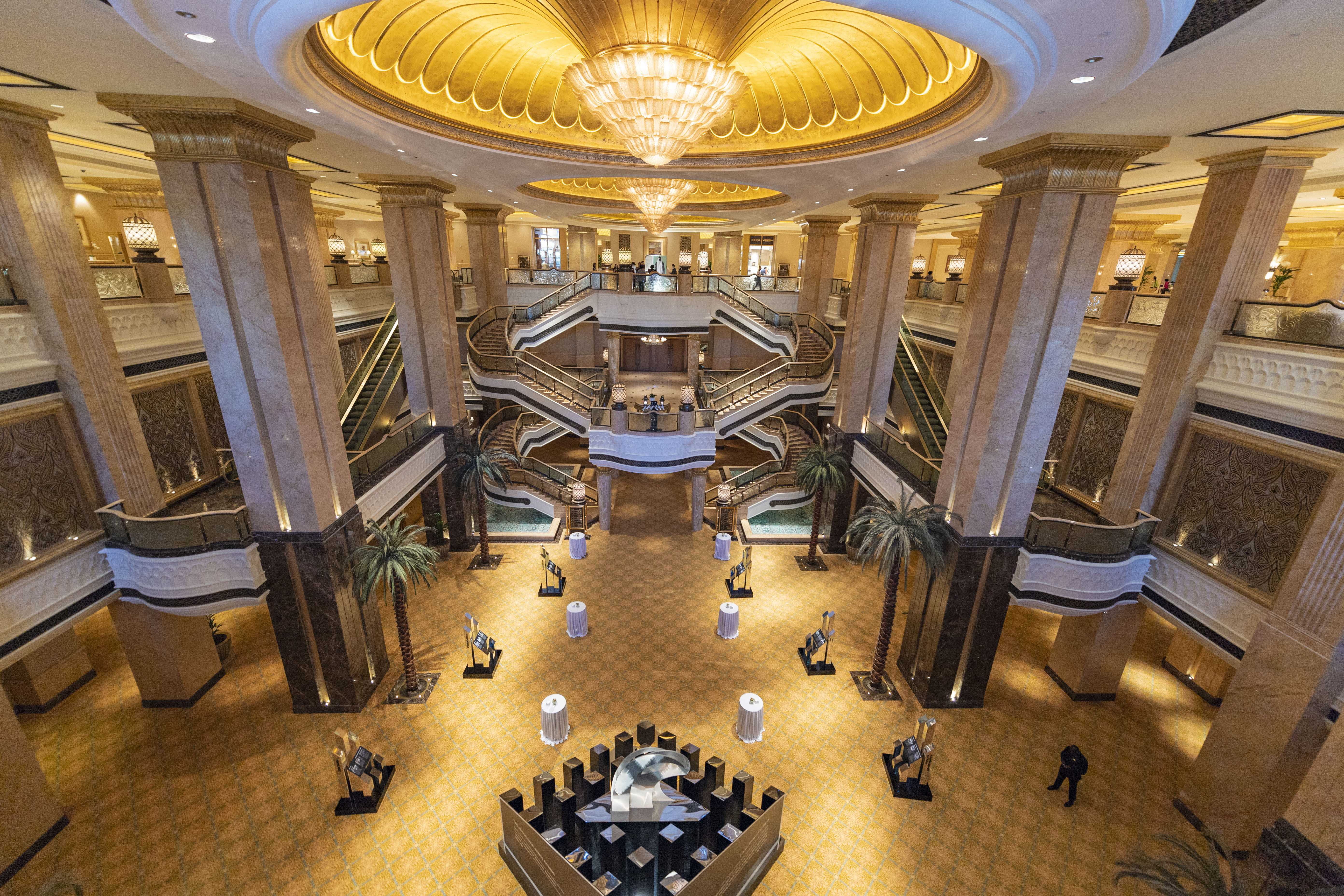 世界唯一八星级皇宫酒店告诉你什么叫奢华