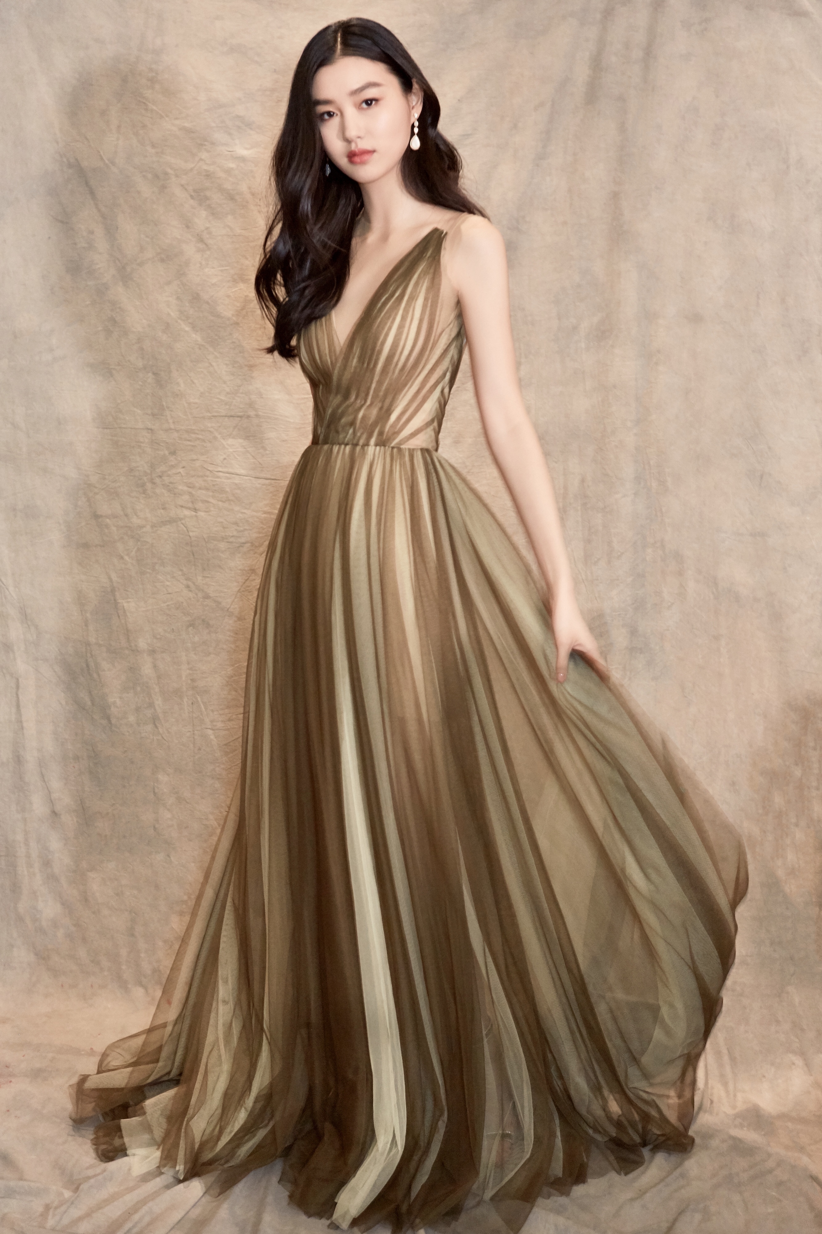 陈瑜佩戴boucheron宝诗龙珠宝亮相凤凰网时尚之选颁奖盛典_凤凰网时尚