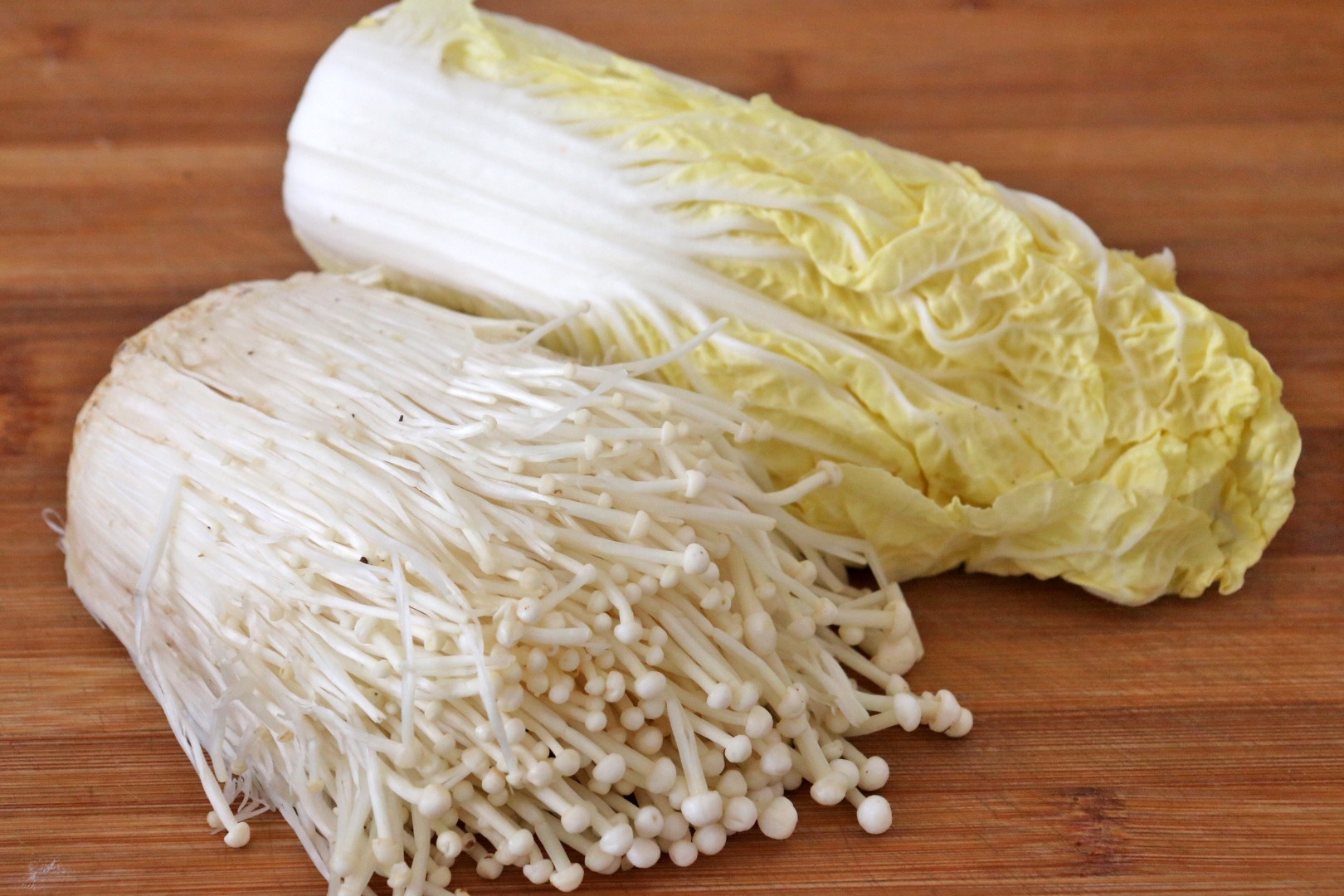 白菜和金针菇一起做实在太香了不炒也不炖出锅比吃肉还下饭