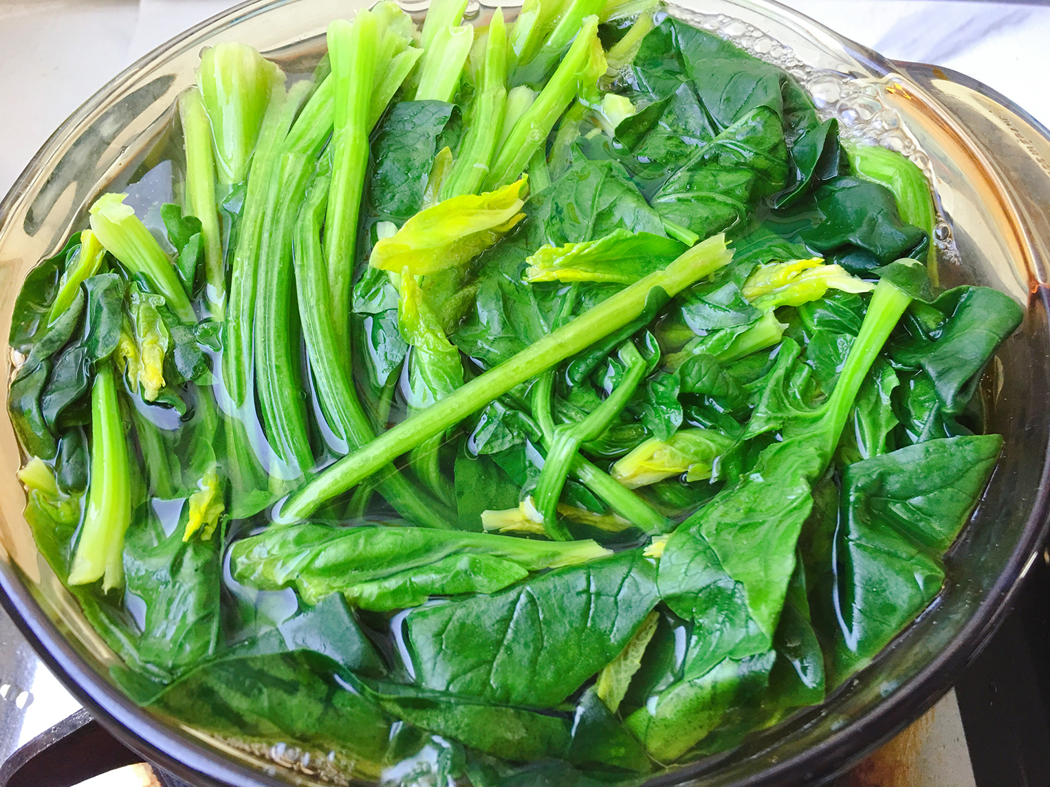 8分钟小炒营养低脂的菠菜金针菇,快来燃烧你的卡路里!