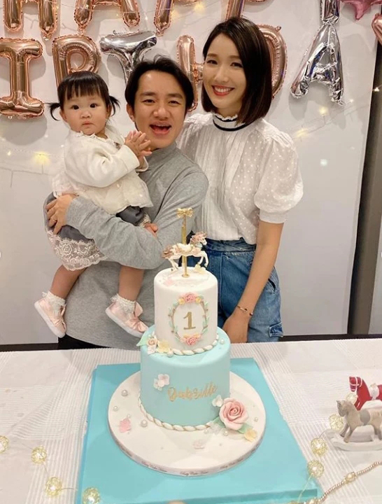 据悉,2019年12月19日,王祖蓝在社交平台分享女儿的生日照,在这个高兴