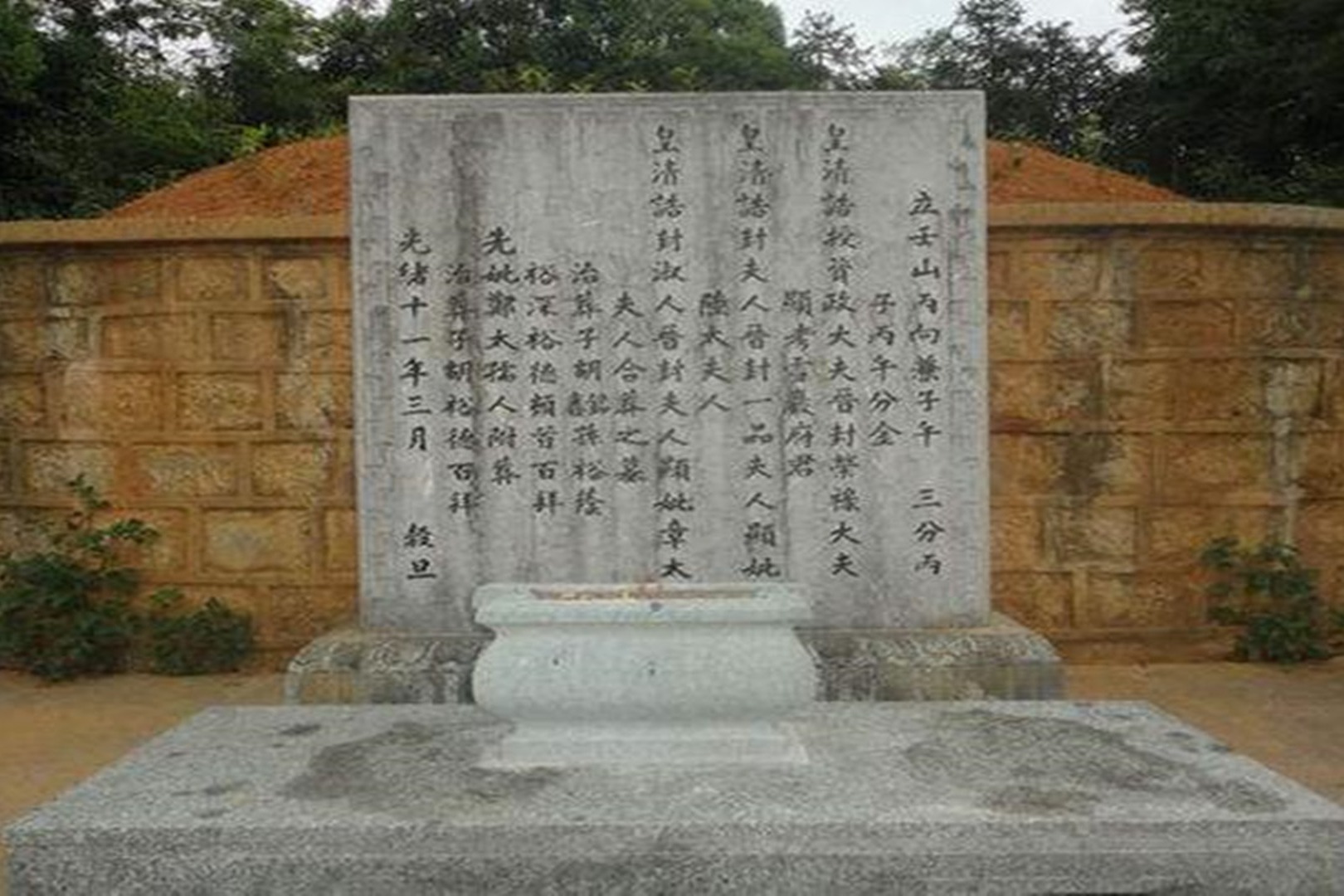 一首富妻妾成群堪比皇帝后抱错大腿被抄家百姓却流泪为他立碑