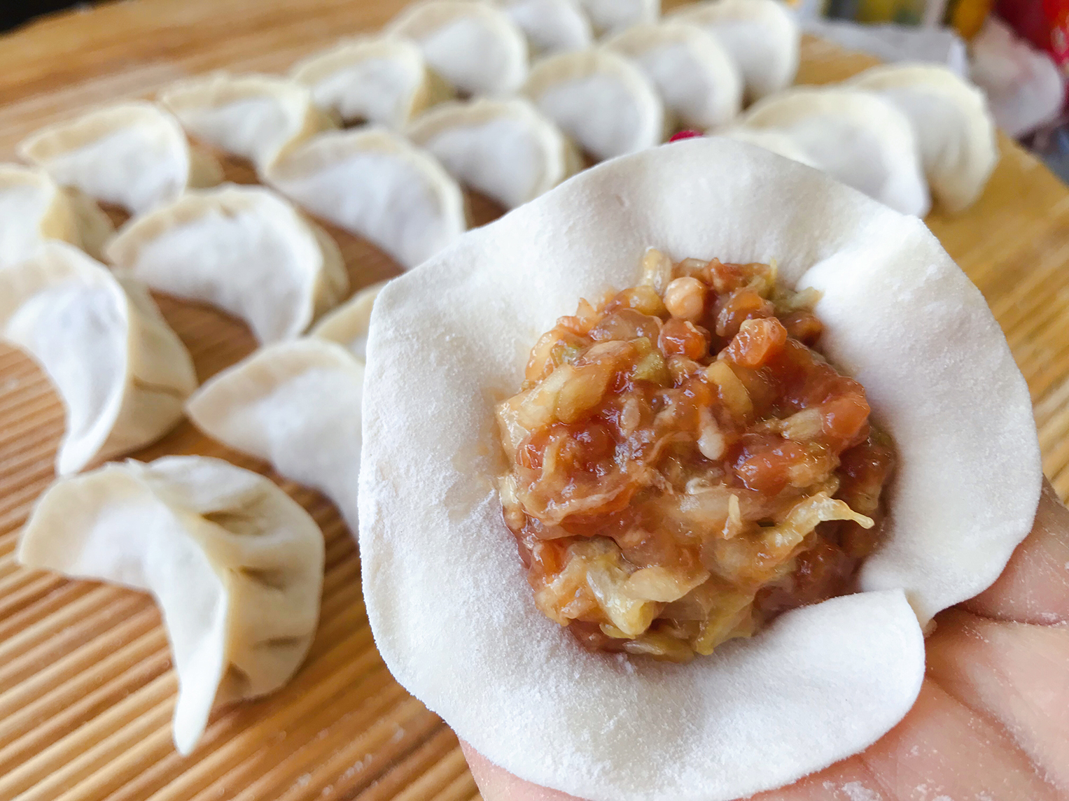 豬肉白菜餃子餡好吃有秘訣,掌握這一步,皮薄餡兒香,白菜不出湯兒!