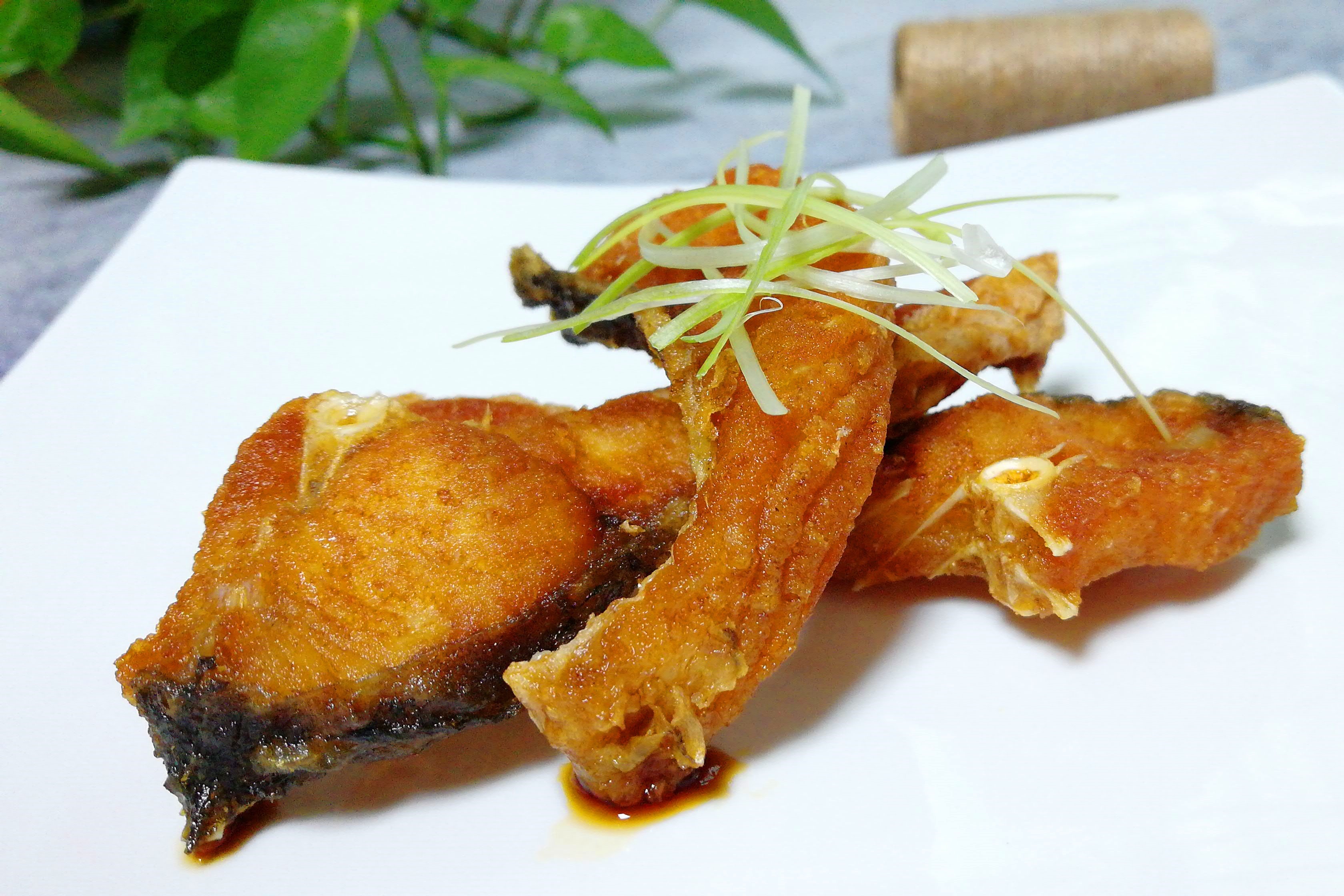 经典冷菜熏鱼,酱香浓郁,一口入魂!鲜,甜,微酸,味道足.