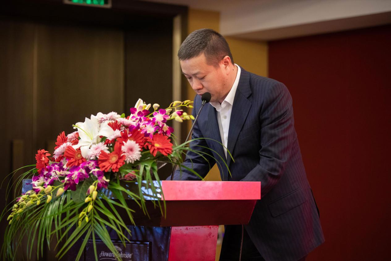 协会常务副会长蒋立波在复会上汇报理事会选举结果