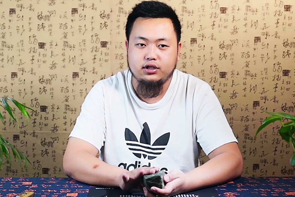 翠多多大胡子讲解翡翠原石，莫西沙漂色花料子你有见过吗？