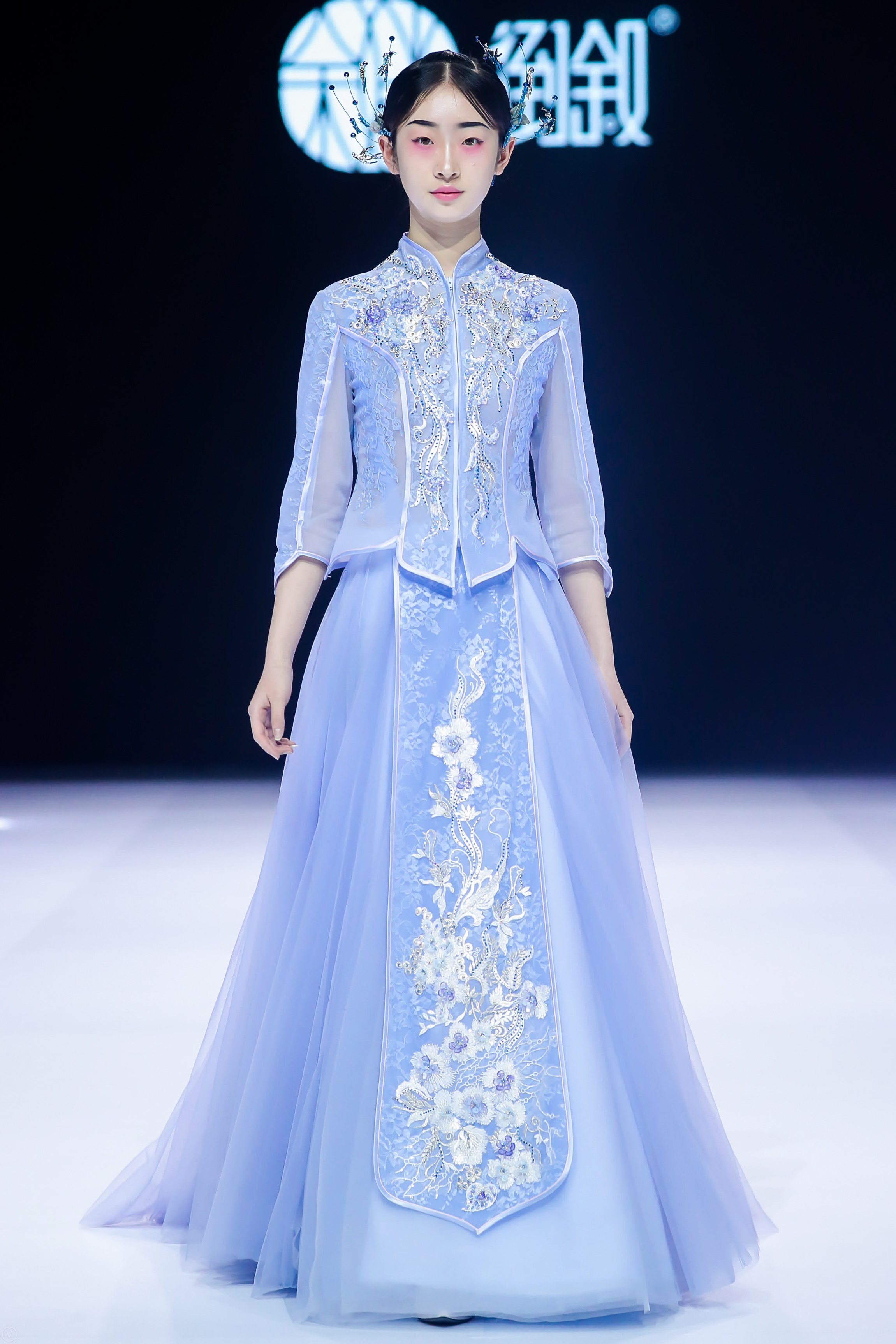 中西结合"织色",新中式时尚精彩演绎,见证中式时尚魅力绽放