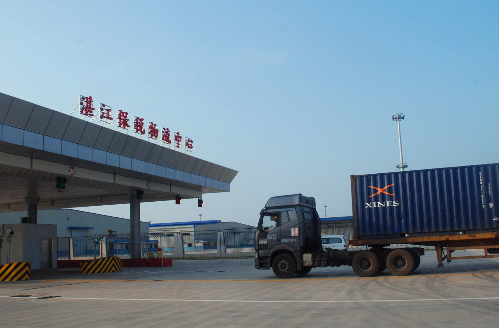 主动作为稳外贸海关创新监管模式助力粤西保税业务蓬勃发展