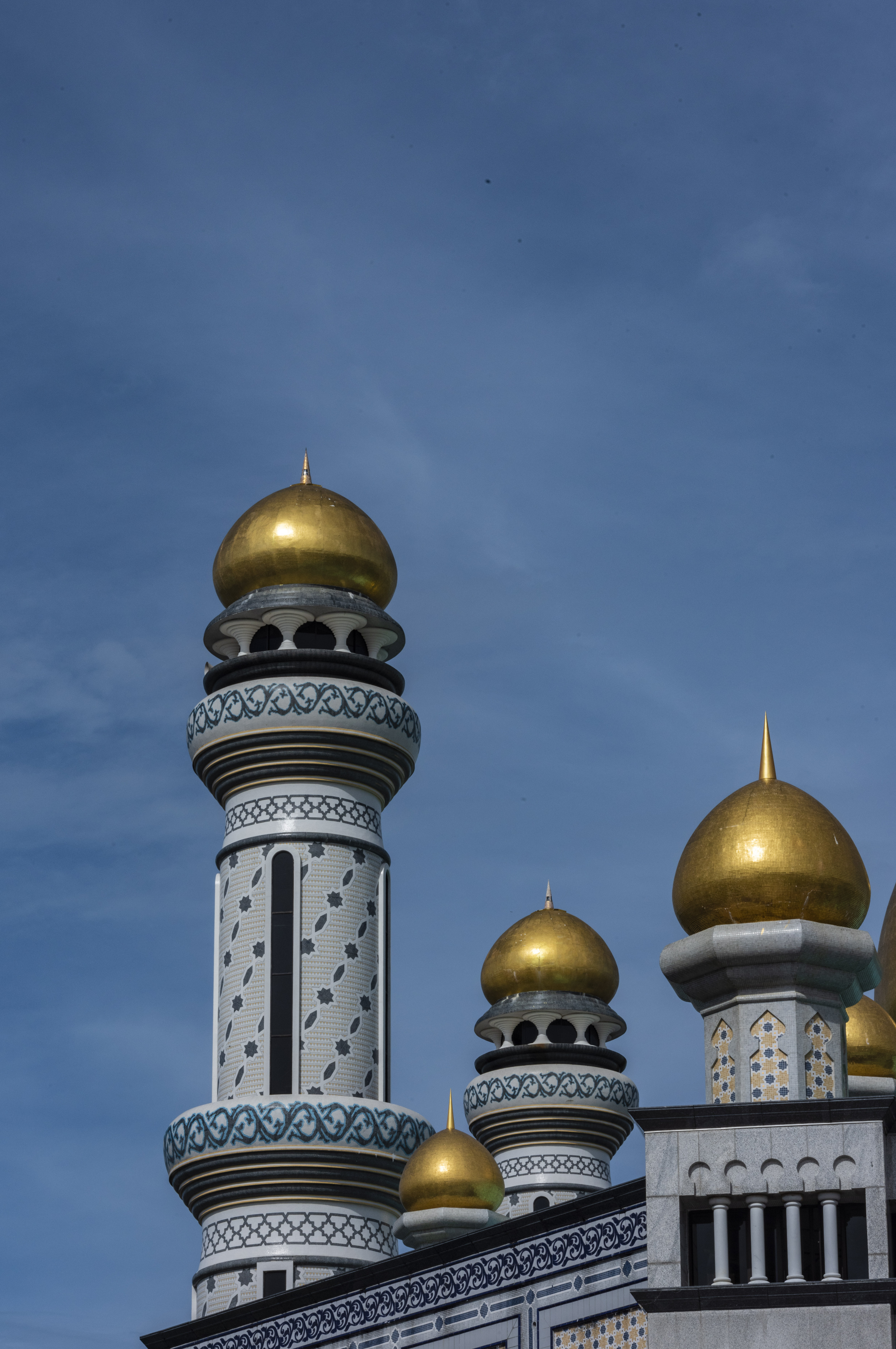 文莱苏丹建造的蓝色清真寺到底有什么不同