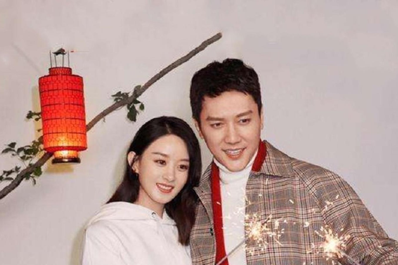 赵丽颖冯绍峰再曝同框海报冯叔望妻眼深情甜蜜