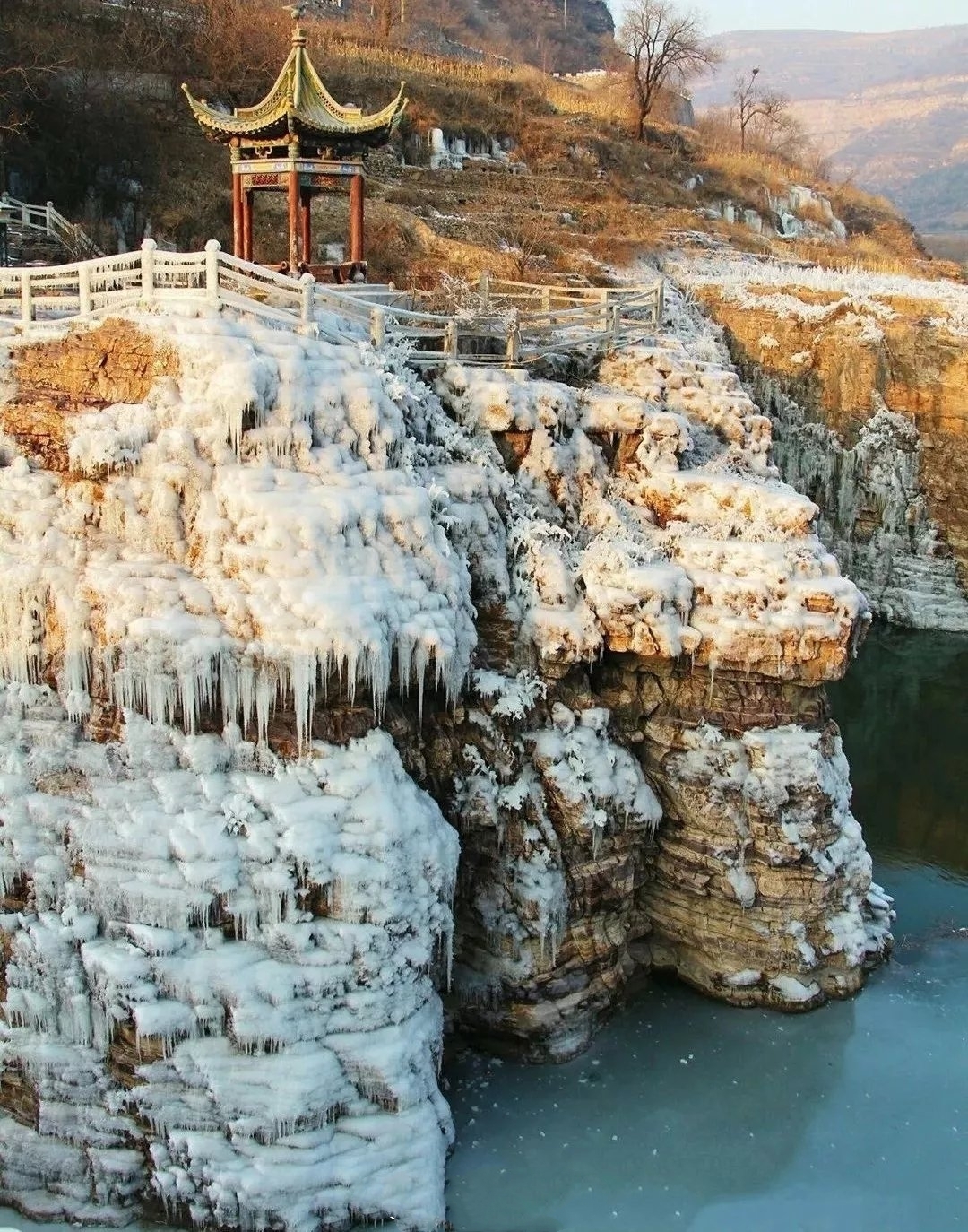 红旗渠雪景震撼来袭__凤凰网