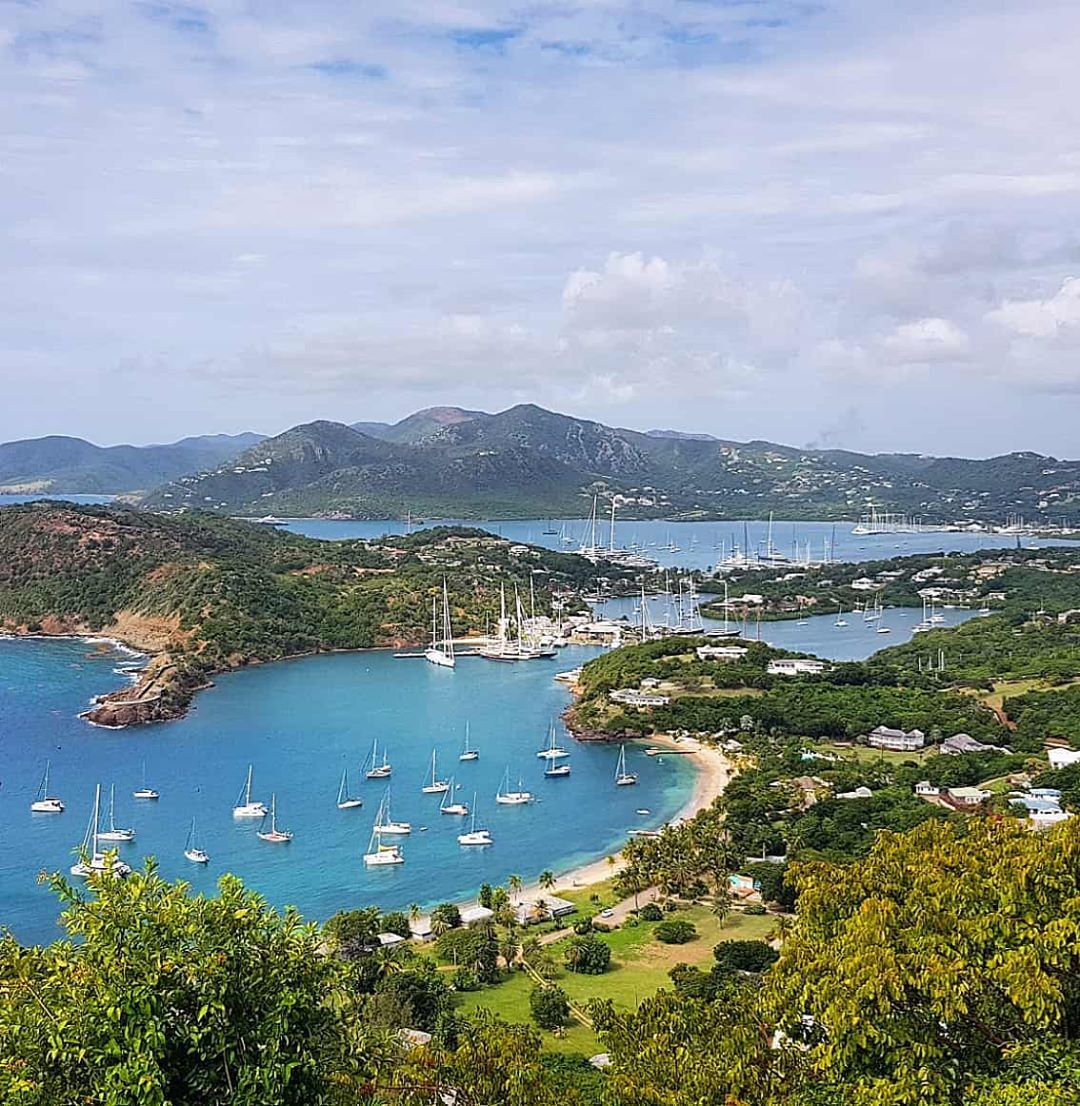 岛英吉利港帆船海滩景色 安提瓜岛长湾景色 巴布达岛的圣约翰海岸景色