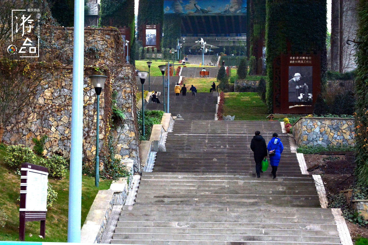 鹅公岩公园绝了头顶是高架脚下是梯坎身边是言子