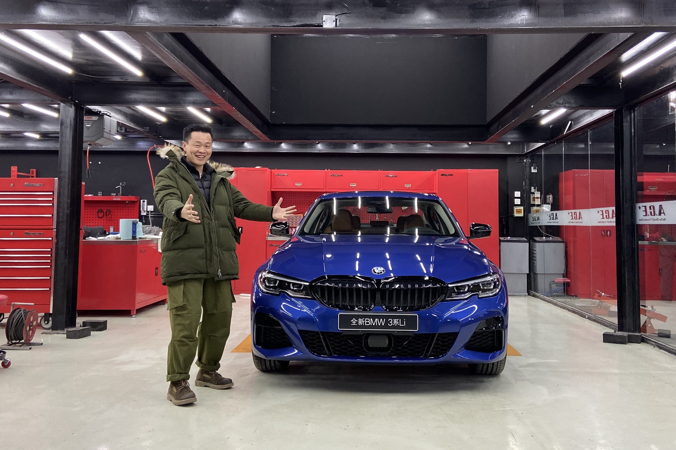 吴佩频道：一台宝马330Li曜夜版到底有什么不同？