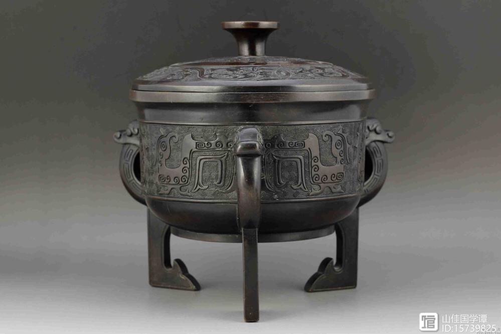 少皞氏有不才子,毁信恶忠,崇饰恶言,天下谓之穷奇.