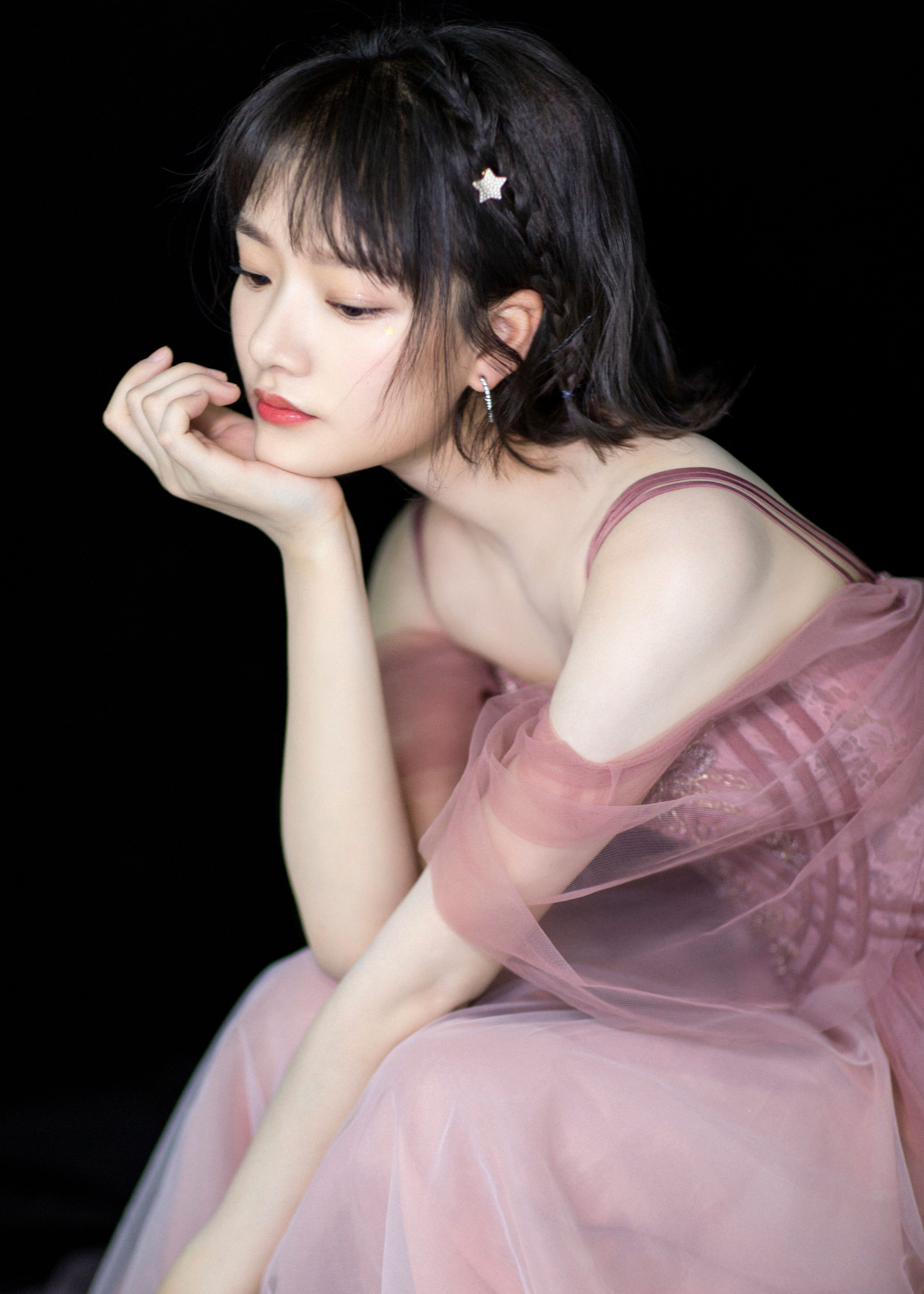 任敏粉色纱裙亮相跨年晚会 连唱两首温暖且动听_凤凰网娱乐_凤凰网