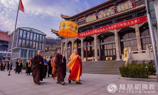 山东博山正觉寺举行水陆法会熏坛洒净仪式