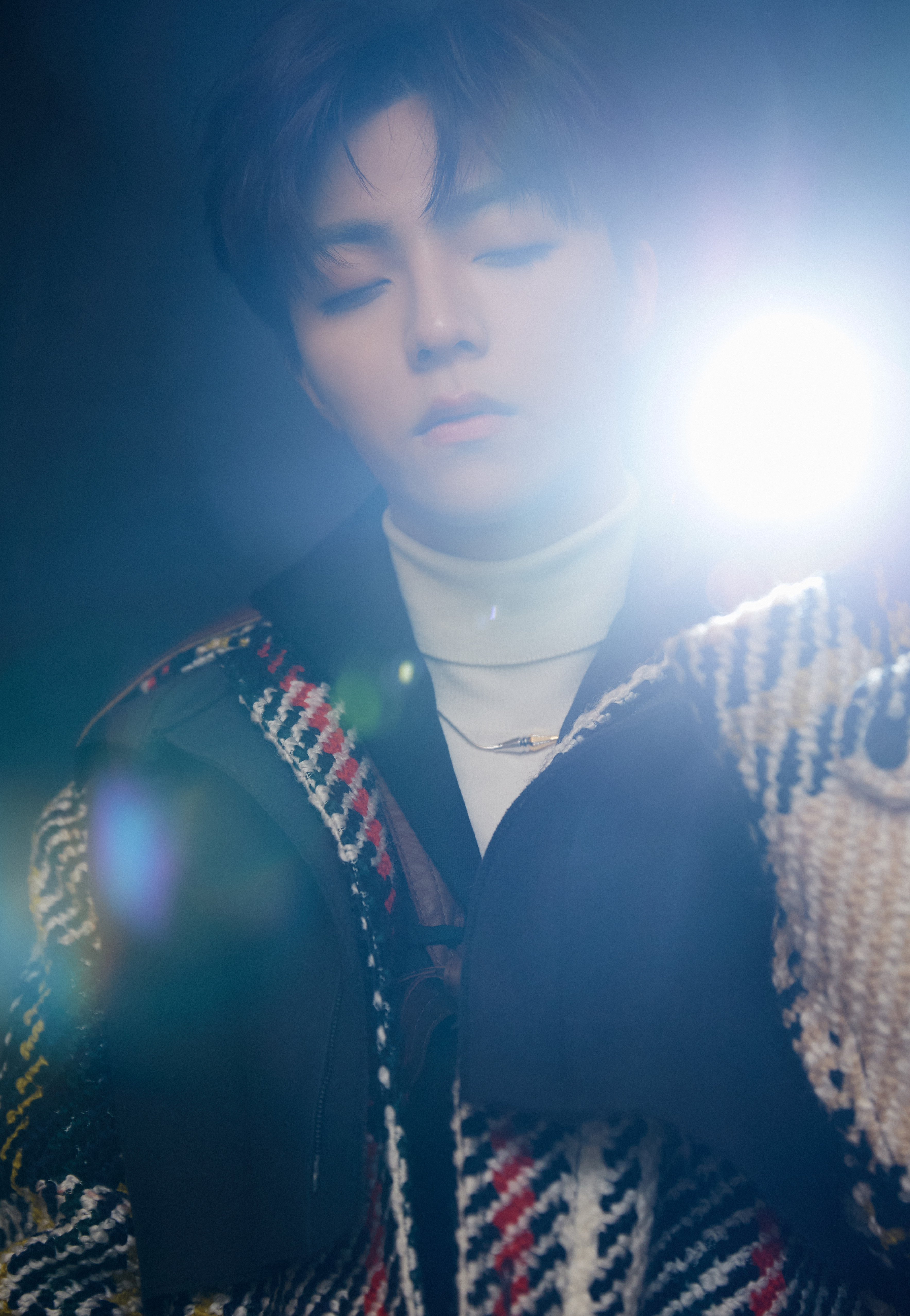 陈立农佩戴boucheron宝诗龙珠宝亮相2020北京卫视跨年晚会_凤凰网时尚