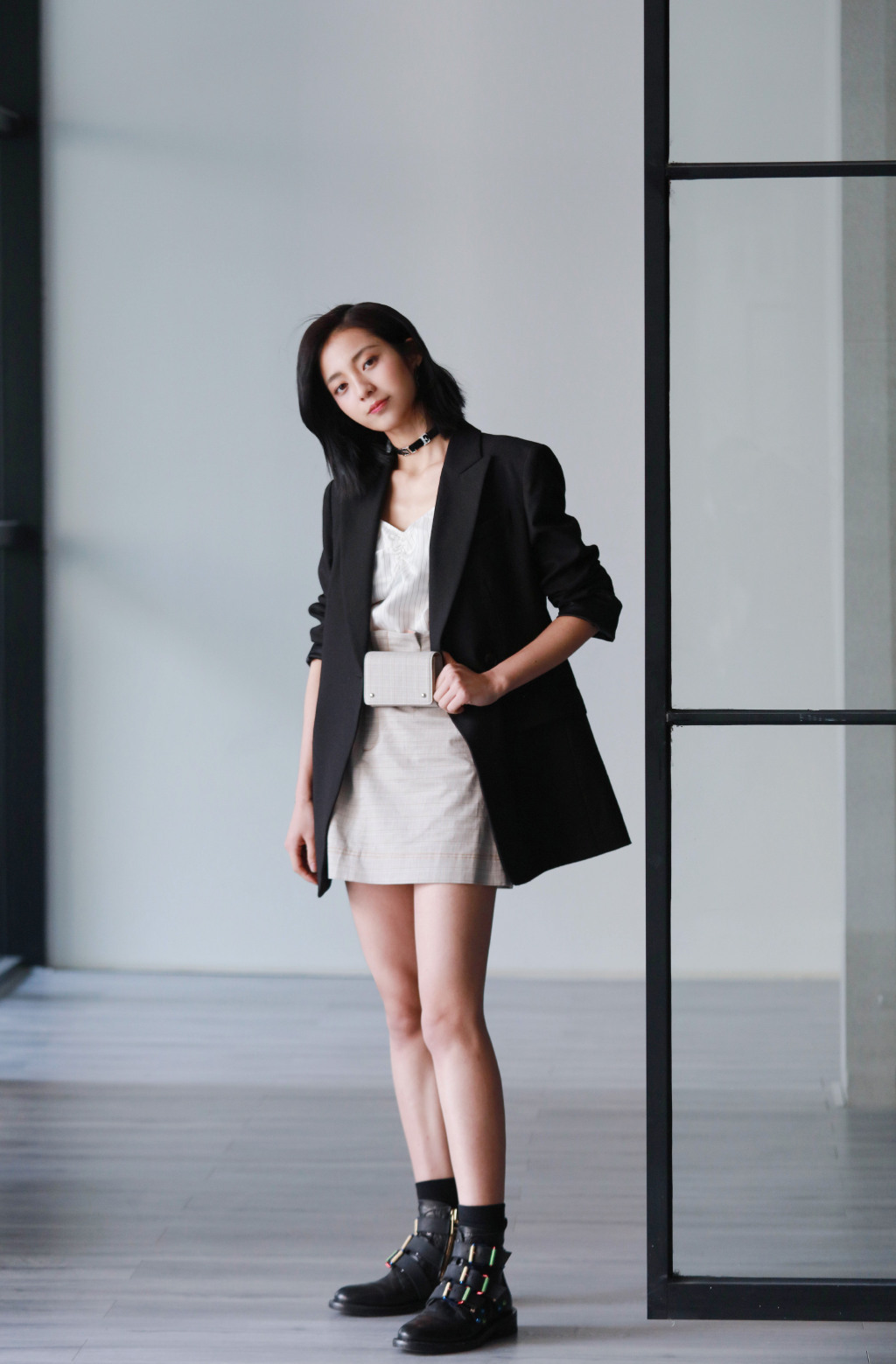 女演员万鹏自信性感灵动时尚写真__凤凰网