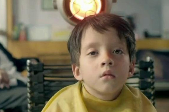 《孙子从美国来》中国爷爷和美国孙子的搞笑相