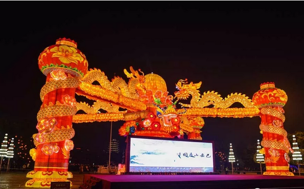 打卡霸气炫酷"九龙戏珠"!到铜梁玩转龙灯艺术节