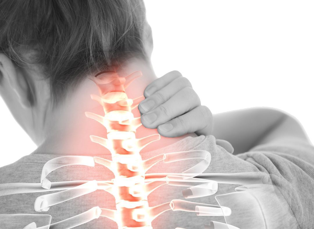 脖子疼痛僵硬小心颈椎病|双手|旋转|颈部|疼痛|颈椎病|-健康界
