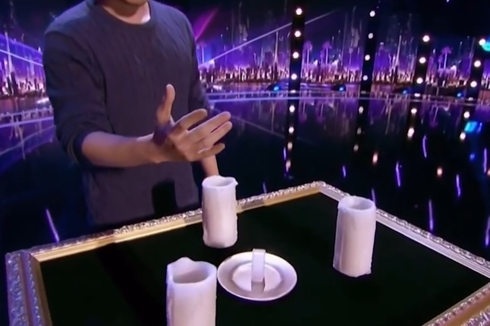 毫无破绽的近景魔术,隔空就能点燃蜡烛,观众惊呼不可思议