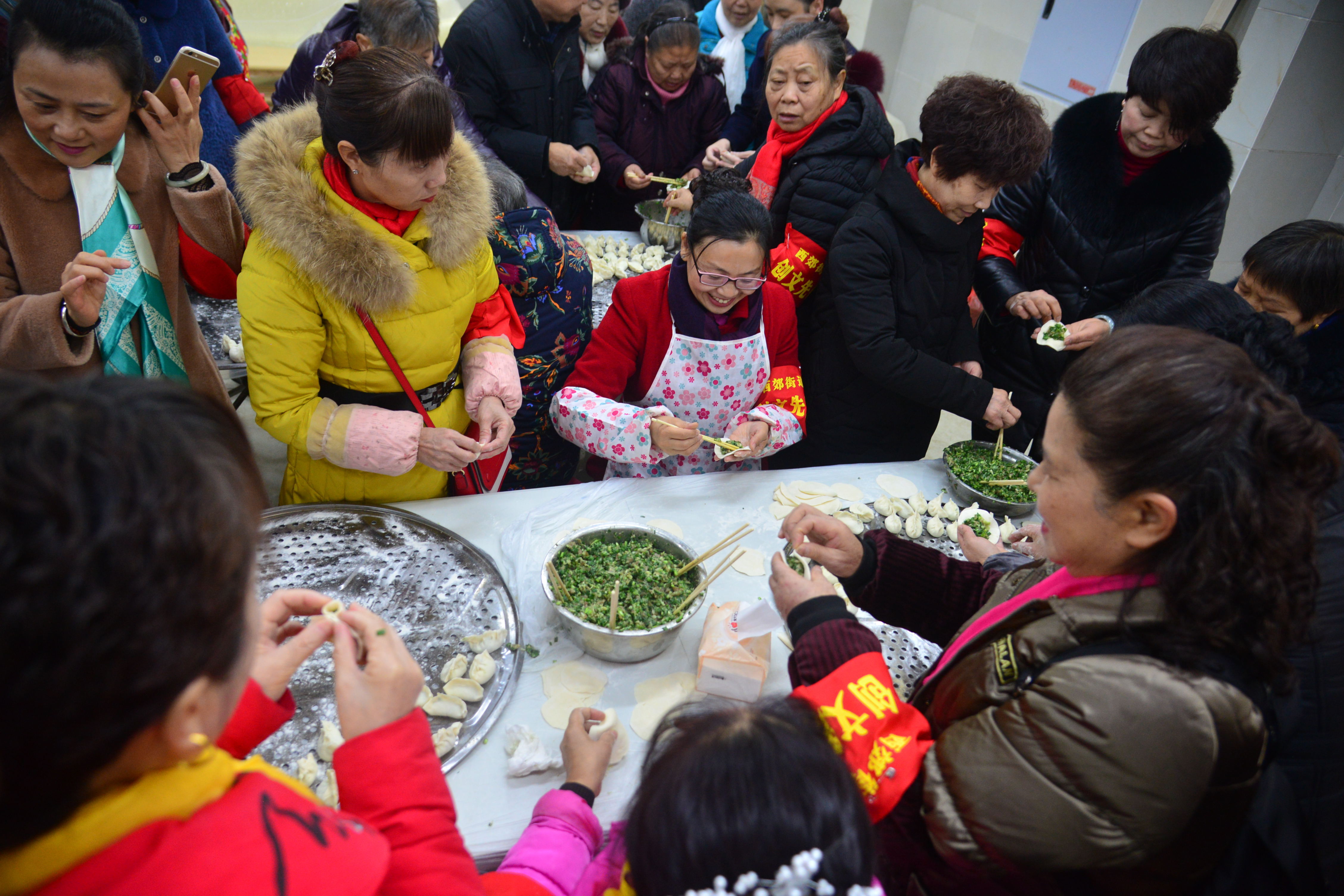 春节包饺子活动主题图片